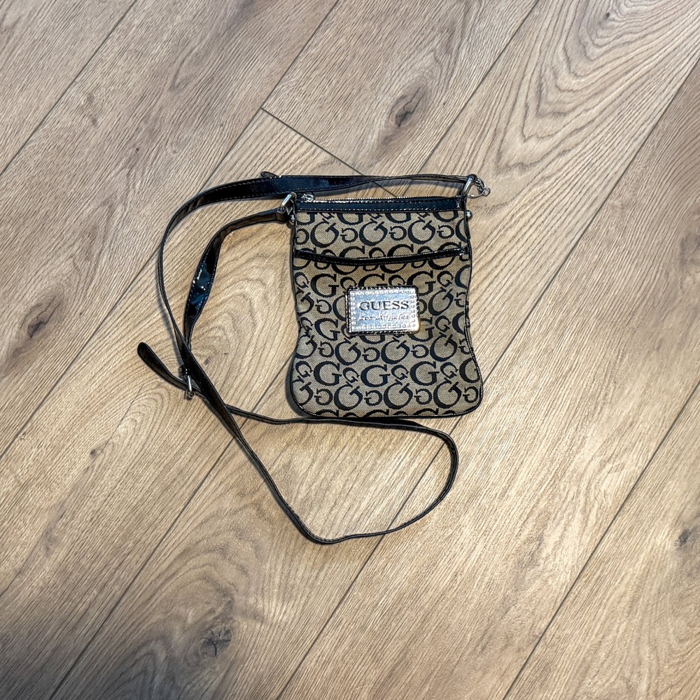 Vintage VTG Y2K 2000's 00's Guess Monogram Logo Crossbody Shoulder Bag Purse